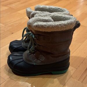 Cat & Jack Gray and Black Kids Snow Boots